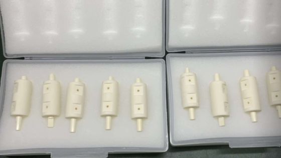 Alta constante dieléctrica Modulo de Youngs alto Al2O3 Cerámica Alta resistencia a la flexión