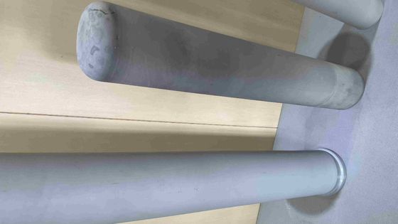 Alta pureza Negro gris Resistencia dieléctrica Nitruro de silicio Tubo de protección cerámica utilizado en líquido alcalino ácido
