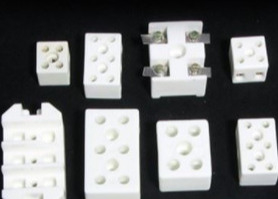 2 o 3 aisladores blancos del conector del bloque de terminales de la cerámica de la esteatita de poste 24A
