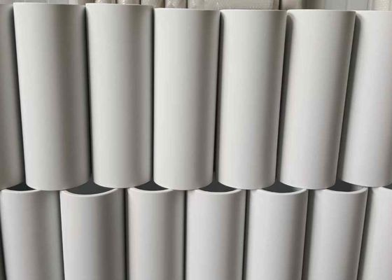 20 KV/mm Tensión de ruptura Al2O3 Cerámica con expansión térmica 7.2 X 10-6/K y constante dieléctrica 9.6